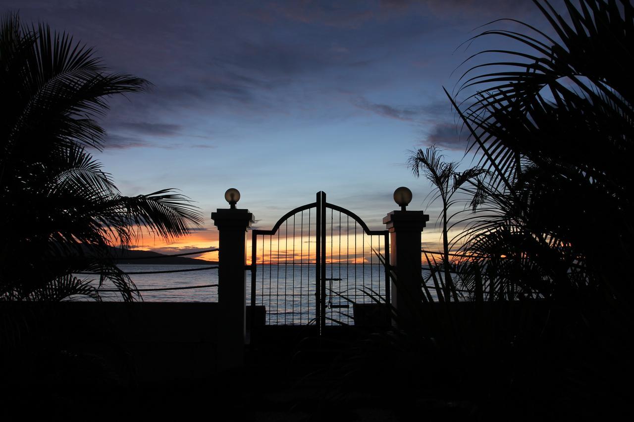 The Wilsons' Shangrila Bed & Breakfast Dumaguete City Exterior photo