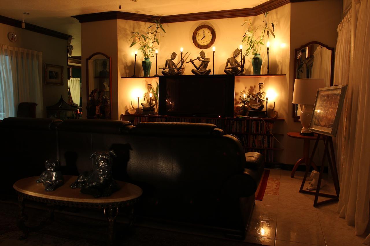The Wilsons' Shangrila Bed & Breakfast Dumaguete City Exterior photo