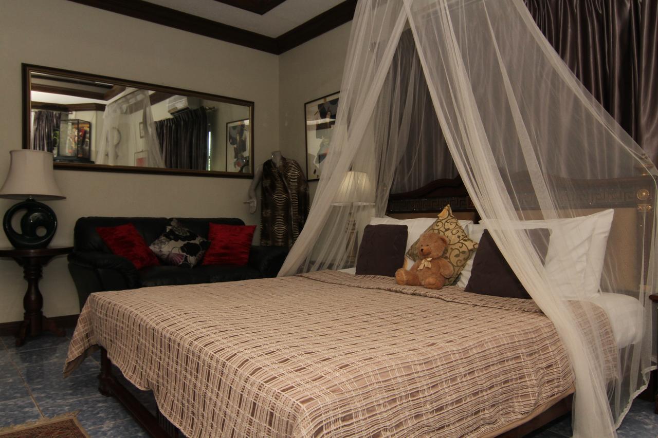 The Wilsons' Shangrila Bed & Breakfast Dumaguete City Exterior photo